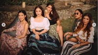 Nikita Willy juga Indra Priawan dan beberapa sahabat mereka menginap selama beberapa hari di Pulau Moyo. (Instagram Nikita Willy)