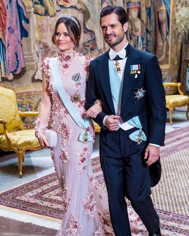 Sayangnya ada kabar kurang menyenangkan yang menyebut jika pasangan yang sudah memiliki dua anak itu terinfeksi COVID-19. Mereka pun terpaksa harus menjalani karantina meski belakangan ikut sibuk dalam memerangi pandemi Corona di negaranya.  Foto: Instagram @prinsparet