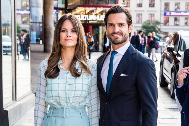 Dilansir People, berbagai laporan menyebutkan jika pasangan yang menikah sejak 2015 tersebut mulai merasakan gejala-gejala flu pada Rabu lalu. Tak lama keduanya langsung melakukan tes COVID-19 dan dinyatakan positif.  Foto: Instagram @prinsparet