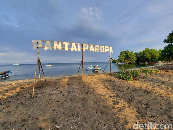 Foto: Pantai Pasir Putih itu Bernama Paropa Kilo