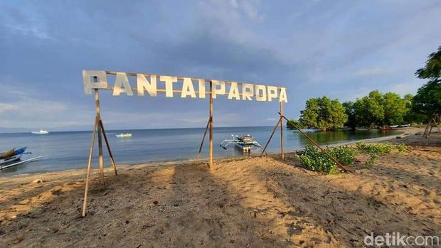 Pantai Paropa di NTB