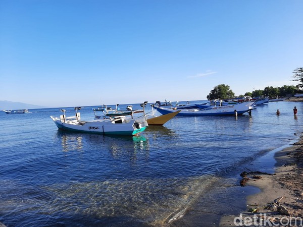 Ada dermaga kecil untuk nelayan yang menyandarkan perahu. (Dokumen Pokdarwis Desa Malaju)