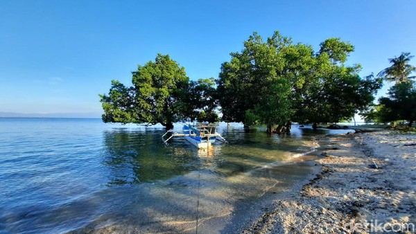 Foto:  Pantai Pasir Putih itu Bernama Paropa Kilo
