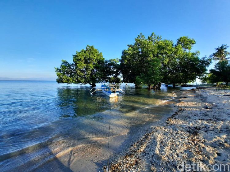 Foto:  Pantai Pasir Putih itu Bernama Paropa Kilo