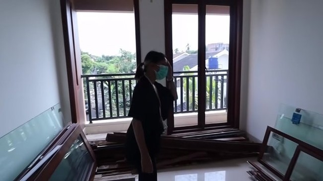 Ruangan yang rencananya akan dijadikan kamar anak Roger dan Cut.  (Foto: Youtube/KeluargaITIKK)