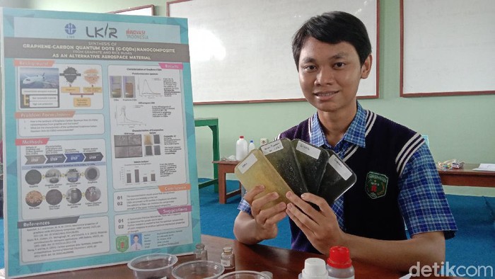 Siswa MAN 2 Kudus Bikin Badan Pesawat dari Sekam