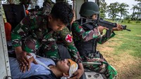 Mengacu pada Undang-Undang nomor 34 tahun 2004 tentang TNI, hak dan kewajiban setiap prajurit pada umumnya sama, namun menurut PP nomor 39 tahun 2010 tentang Administrasi Prajurit TNI Bab I pasal 4 disebutkan bahwa wanita yang menjadi prajurit dalam menjalani dinas keprajuritan disesuaikan dengan kodrat, harkat, dan martabat kewanitaannya.  