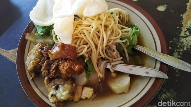 Matoh Banget! Tahu Campur Cak Ali Buat Sarapan