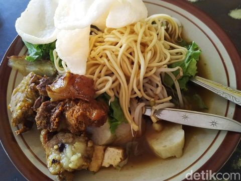 Matoh Banget! Tahu Campur Cak Ali Buat Sarapan