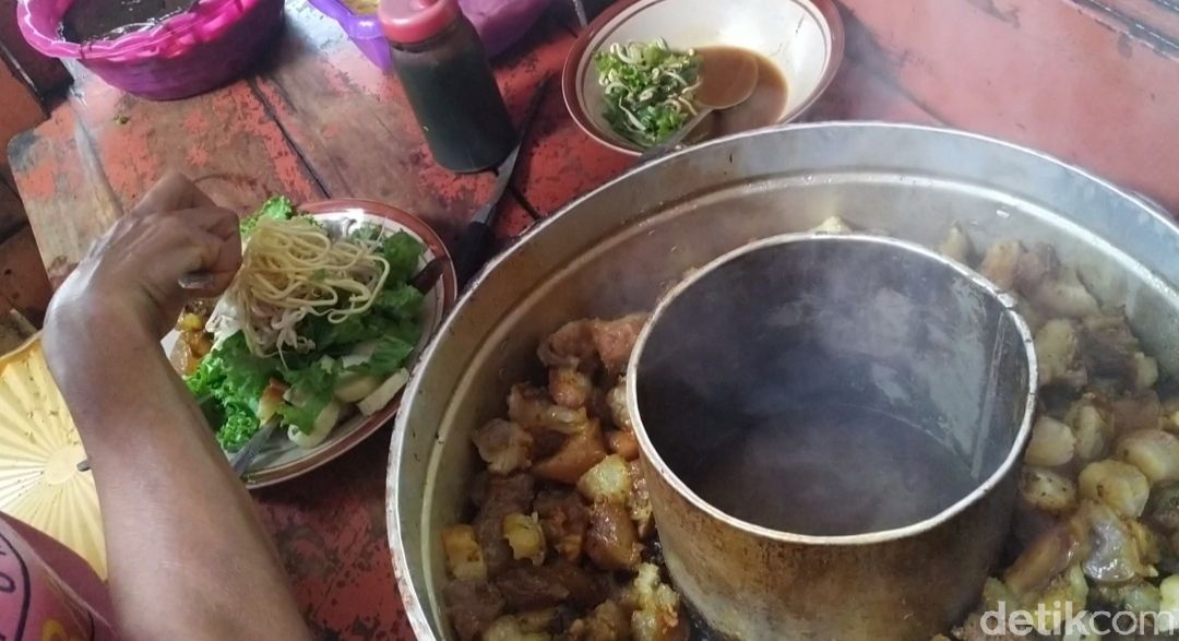 Matoh Banget! Tahu Campur Cak Ali Buat Sarapan