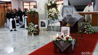 Misa Requiem dipimpin langsung oleh Uskup Bandung Mgr. Antonius Subianto Bunjamin, OSC.