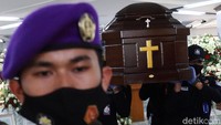 Pria kelahiran Yogyakarta ini meninggal karena sakit di kediamannya yang berada di Jalan Cimandiri, Kota Bandung, Kamis (26/11) dinihari kemarin.