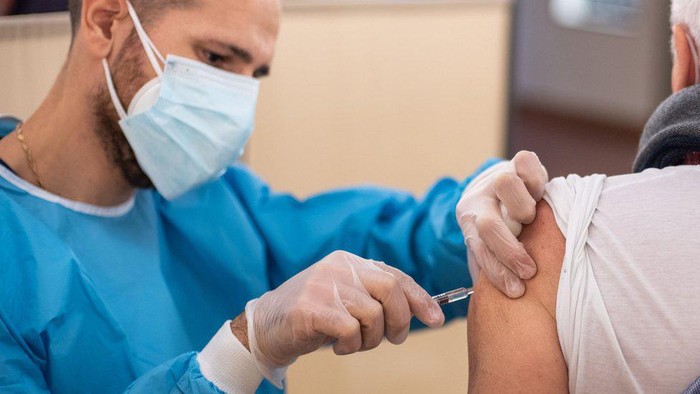 Vaksin Covid-19 buatan Oxford/AstraZeneca alami kekeliruan dosis, apa maksudnya?