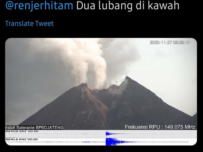 Foto viral Merapi keluarkan 2 asap putih dari kawah, Jumat (27/11/2020).