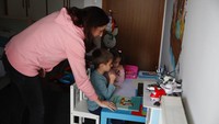 Tugas sekolah yang diberikan berupa membuat prakarya dengan bahan-bahan yang mudah ditemukan di rumah dan di sekitarnya.  