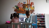 Prioritas bagi sebagian besar pemerintah Uni Eropa adalah menjaga agar sekolah tetap beroperasi sepanjang musim dingin.  