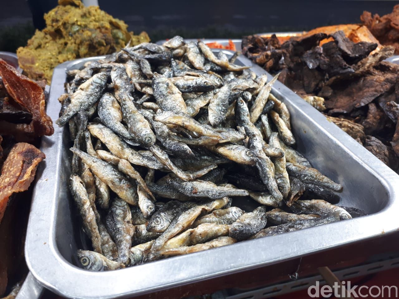 7 Lauk Nasi Kapau yang Jadi Favorit di Kramat Raya, Lamak Bana!