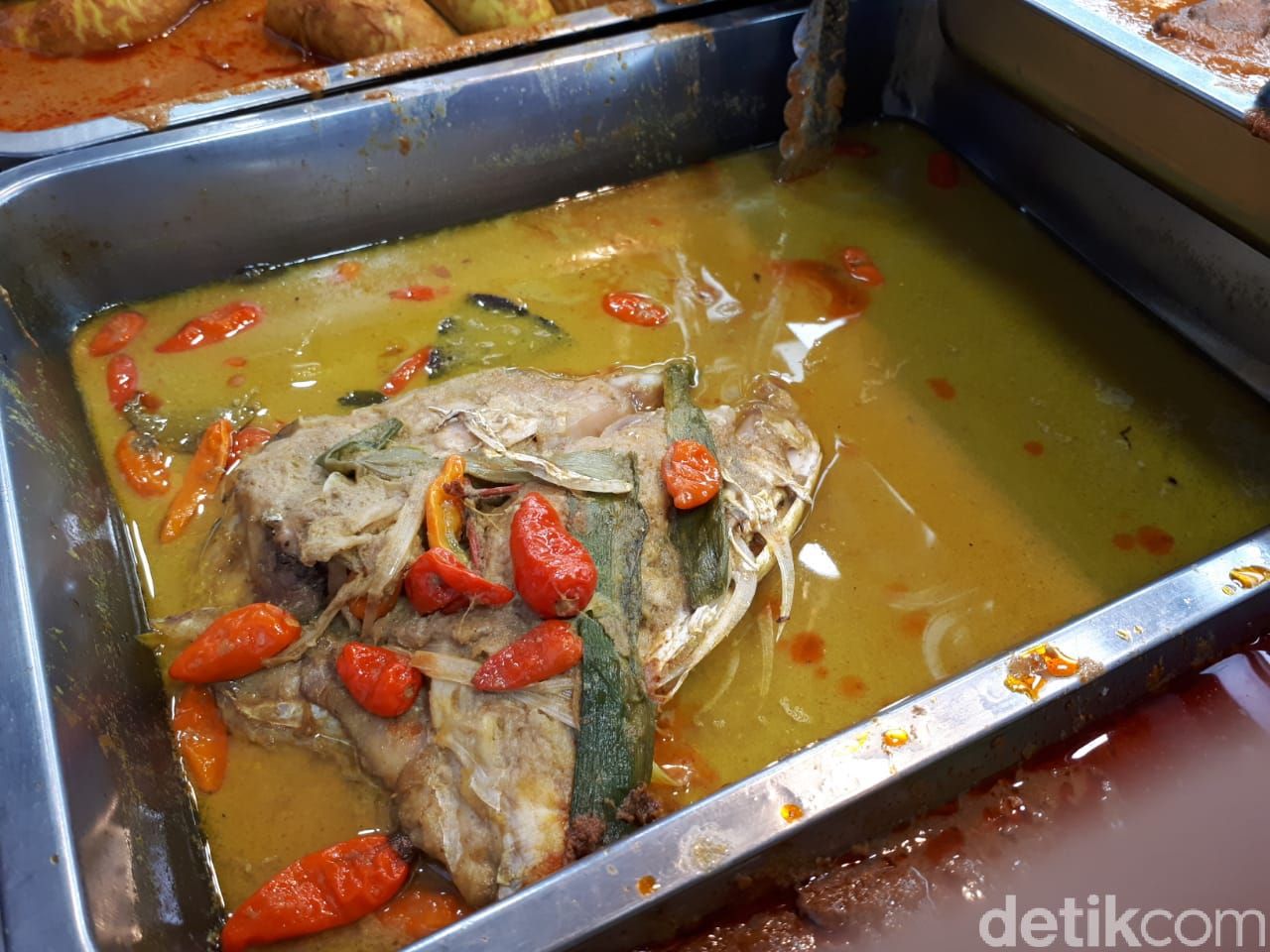 7 Lauk Nasi Kapau yang Jadi Favorit di Kramat Raya, Lamak Bana!