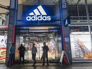 Adidas Jual Reebok Setengah Harga ke Authentic Brands