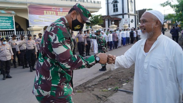 Aksi gotong-royong TNI bersama Ormas dan Masyarakat