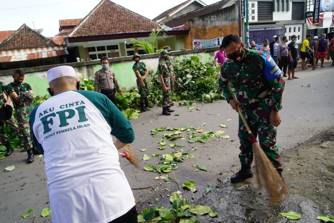 Aksi gotong-royong TNI bersama Ormas dan Masyarakat
