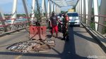 Begini Kondisi Lantai Jembatan Poncol yang Ambrol