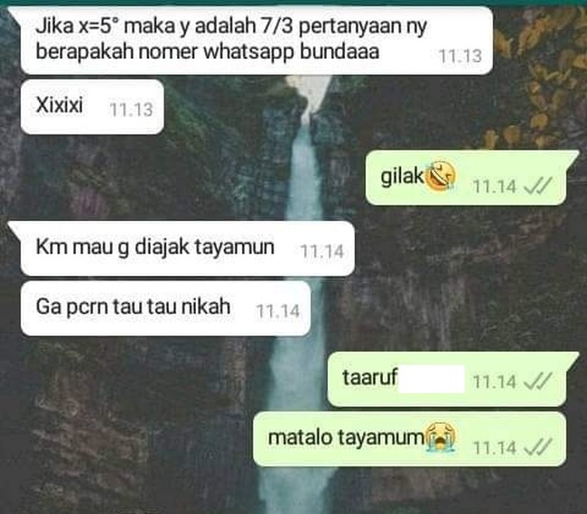 Niatnya sok romantis tapi apa daya jari tak sampai dan malah typo. Bukan tayamun bund, tapi taaruf. Foto: Twitter/@txtdariwasap