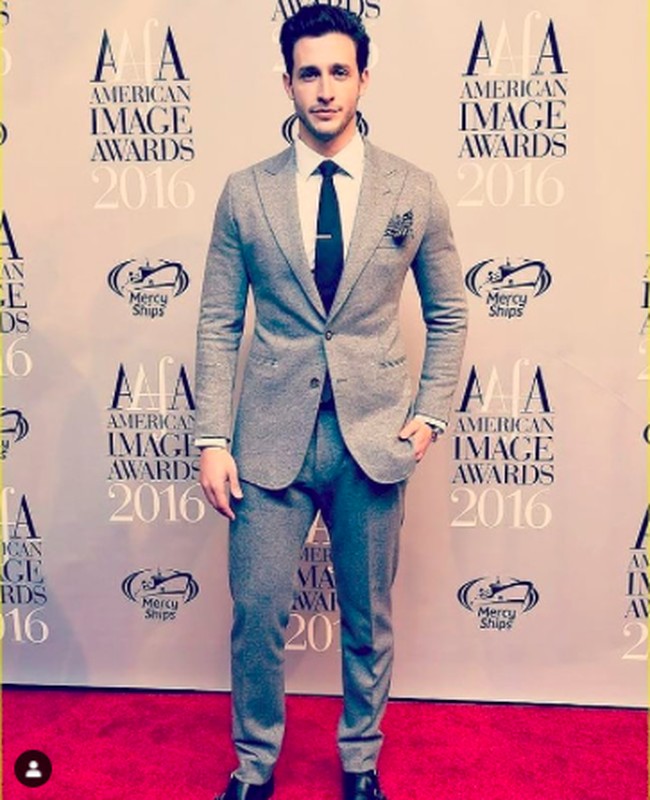 Tak hanya soal munafik, banyak orang yang juga khawatir dokter tersebut membahayakan pasiennya karena berkumpul secara tidak aman dengan banyak orang. Tak sedikit pula netizen yang tampaknya sangat kecewa dengan perilaku Dr. Mike karena awalnya mereka menjadikan pria asal AS itu panutan.     Foto: instagram