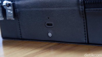 Bagian belakangnya terdapat port USB Type C. Foto: Adi Fida Rahman/detikINET