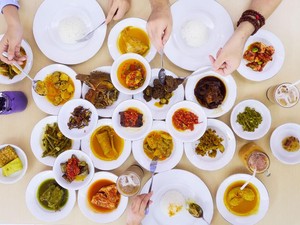 9 Rekomendasi Rumah Makan Padang di Surabaya