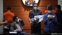 Rp 3,2 Miliar yaitu sebesar 10% dari nilai RAB yang dikerjakan oleh subkontraktor pembangunan RSU KB senilai Rp 32 Miliar.
