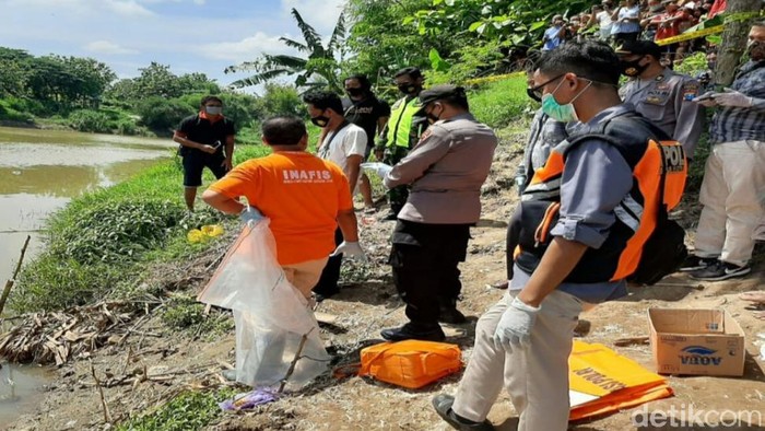 Jasad bayi itu ditemukan warga yang sedang memancing di pinggir sungai Madiun.