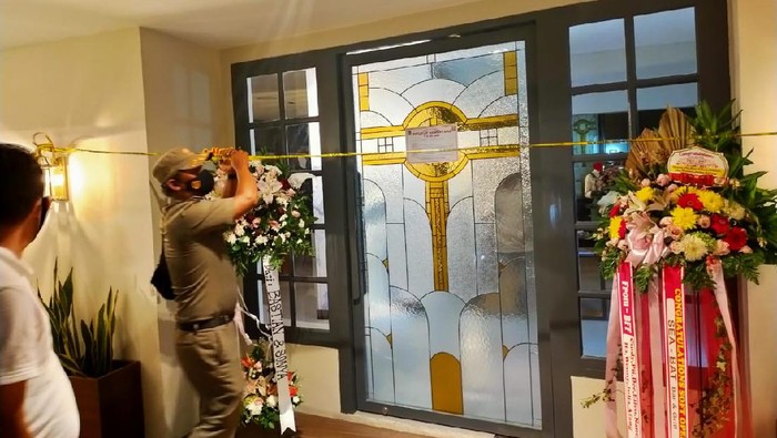 Kafe di Menteng ditutup sementara karena melanggar protokol kesehatan.