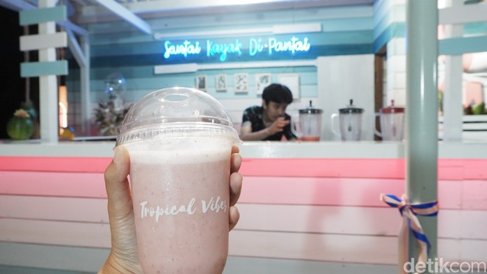 Kafe Tropical Vibes Bandung