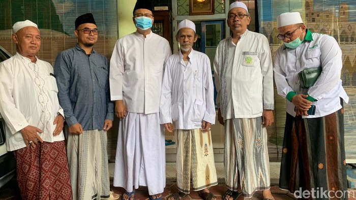 KH Nawawi Abdul Djalil Sidogiri Tulis Maklumat Coblos Gus Ipul