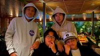 Putra sulung Pasha dan Okie Agustina ini kerap memamerkan momen kulineran. Seperti ketika ia kumpul bersama tiga sahabatnya ini. Foto: Instagram kiesha.alvaro
