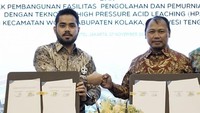 Langkah ini untuk memperkuat daya saing industri Indonesia sebagai global player, menciptakan nilai tambah, menggenjot sumber pendapatan ekonomi nasional dan menciptakan lapangan kerja baru. Untuk itu WIKA bersinergi dengan PT Ceria Nugraha Indotama (CNI) dalam Proyek Pembangunan Pabrik Pengolahan dan Pemurnian Bijih Nikel Rotary-Kiln Electric Furnace (RKEF) dan Proyek Pembangunan Fasilitas Pengolahan dan Pemurnian Kobalt dengan Teknologi High Pressure Acid Leaching (HPAL) di Kecamatan Wolo, Kabupaten Kolaka, Sulawei Tenggara (Sultra). Proyek ini sebagai kelanjutan dari fase pembangunan yang sudah dikerjakan sebelumnya. Foto: dok. WIKA