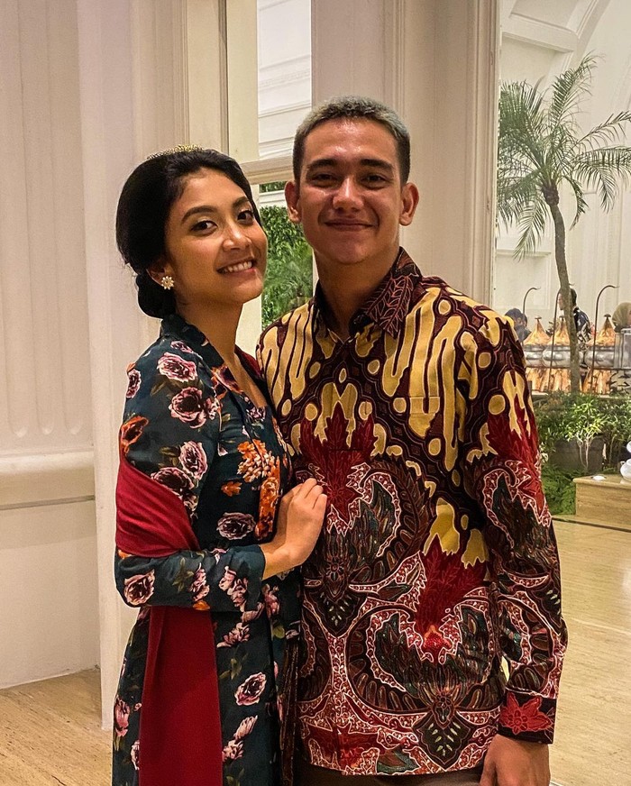 Kompaknya Adipati Dolken dan Canti Tachril Saat Makan Bareng