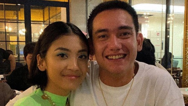 Kompaknya Adipati Dolken dan Canti Tachril Saat Makan Bareng