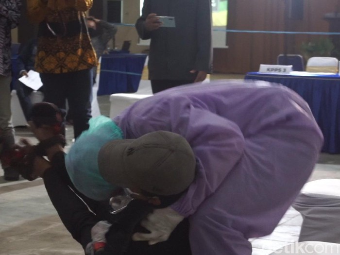 KPU Simulasikan Pencoblosan, Ada Insiden Pemilih Pingsan