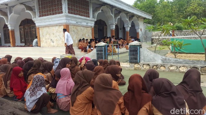 Makam Kiai Baidowi yang Jasadnya Utuh Usai Tiga Tahun Dikebumikan Ramai Dikunjungi Peziarah