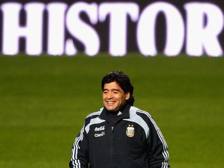 Kilas Balik Sepak Terjang Maradona Sang Tangan Tuhan