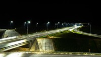 Saat malam tiba, Tol Pekanbaru-Dumai nampak cantik bermandikan cahaya lampu di sepanjang jalan.Foto: Dok. PT Hutama Karya (Persero)