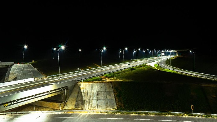 Mengintip tol Trans Sumatera berrmandi cahaya