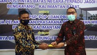 Proyek senilai Rp190,1 miliar ini ditargetkan selesai pada 19 Juli 2022 dengan masa pekerjaan selama 600 hari kalender. Dengan ruang lingkup pekerjaan diantara lain, Bangunan Utama PLBN beserta fasilitas pendukung di dalamnya, infrastruktur kawasan, landscape dan hardscape, MEP kawasan serta site development zona Inti dan zona pendukung. Foto: dok. WEGE
