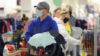 Di masa normal, Black Friday, sehari setelah hari Thanksgiving, adalah hari belanja tersibuk dalam setahun. Ajang belanja ini biasanya menarik jutaan pembeli yang ingin memulai belanja liburan mereka. Mark Moran/The Citizens Voice via AP.