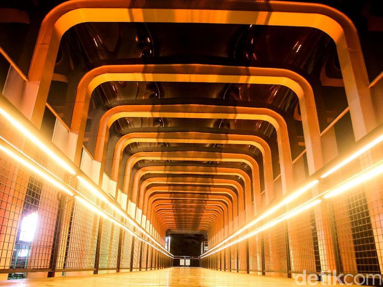 Potret Jakarta Bermandikan Cahaya Oranye-Merah di Ultah Persija