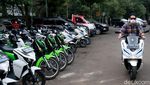 Potret Keseruan Konvoi Motor Listrik Keliling Bandung