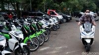 Semangatnya adalah untuk memberikan contoh dan semangat masyarakat bahwa sudah saatnya kita beralih ke kendaraan berbasis listrik yang lebih ramah lingkungan.