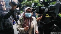 Saksi tersebut tidak ditahan dan dilepaskan oleh KPK.
